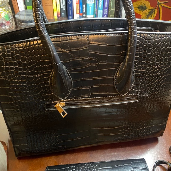 Black Faux Crocodile Set - Picture 4 of 7